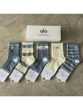 A28- ALO Yoga Women's Retro Stripe Half-Crew Socks 5-Pair Box Set - NWT
